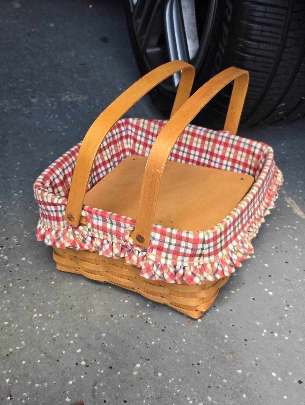 Longaberger Picnic Basket With Stand